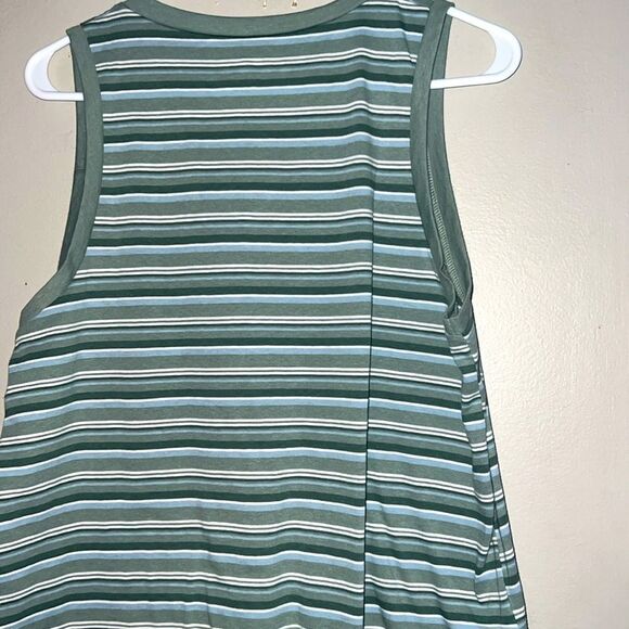 Eddie Bauer Women’s Myriad V-Neck Pocket Tank Size Medium - Picture 6 of 6